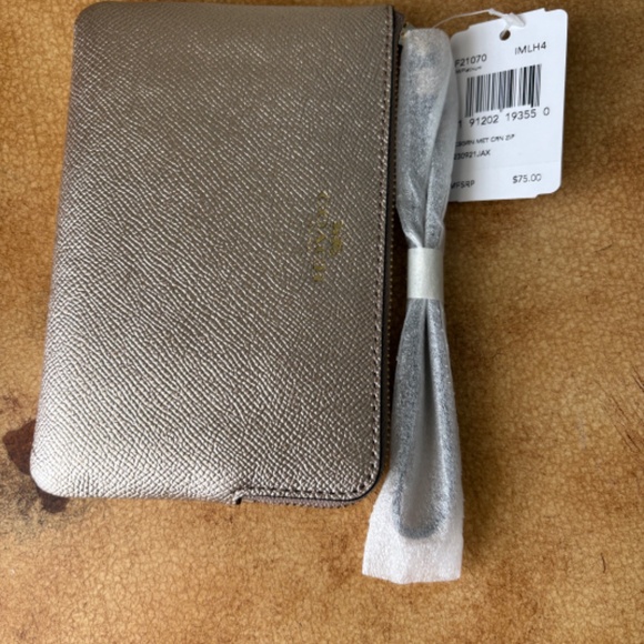 Coach Platinum Wristlet - Picture 5 of 9